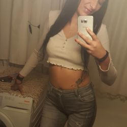 Tiszatarjáni Naomi szexpartner